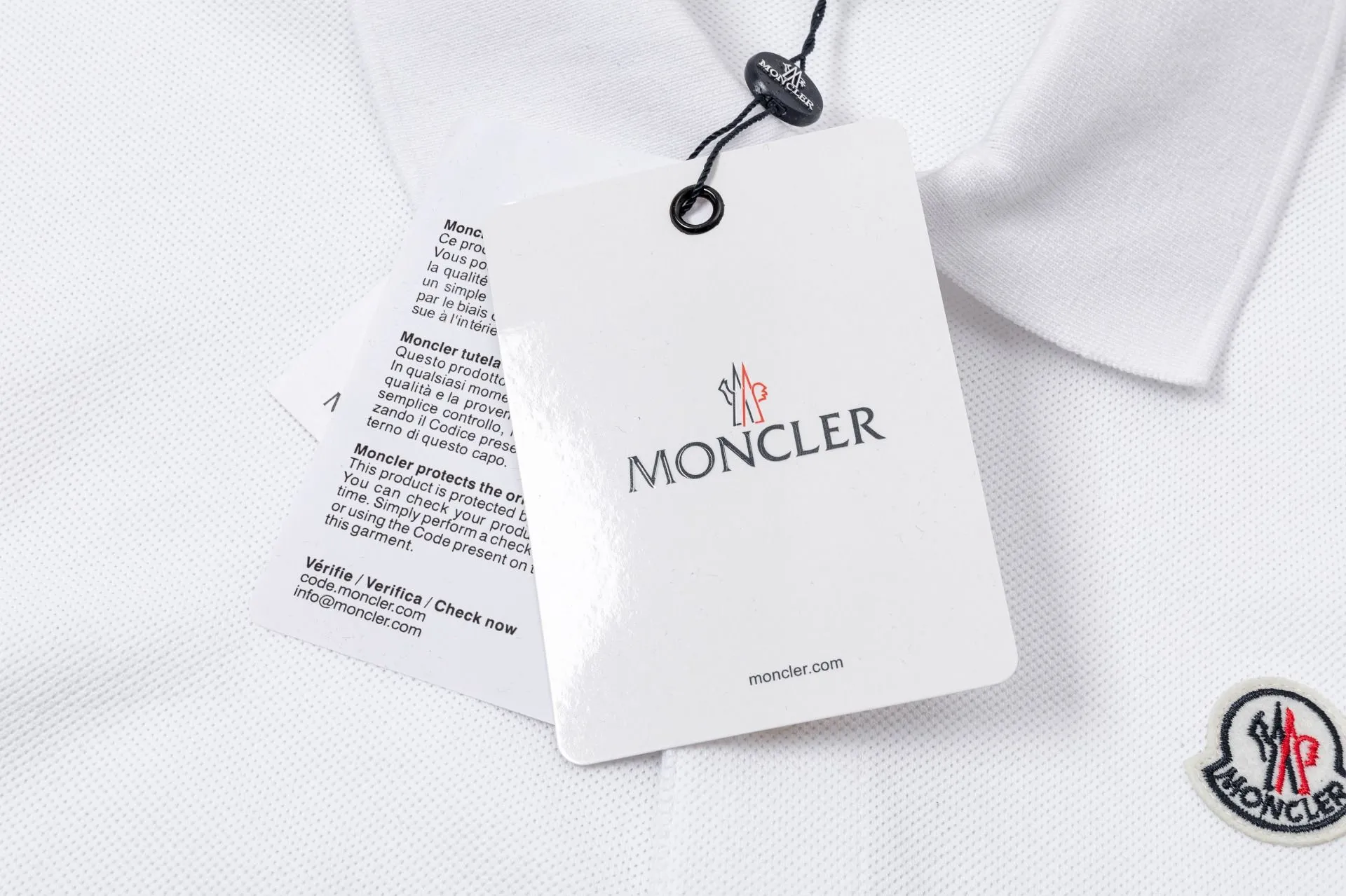 Moncler POLO Polo Polo Classic ， 。 Polo ， Classic 。Classic ， 。 。 ：Black White Size：MLXLXXL